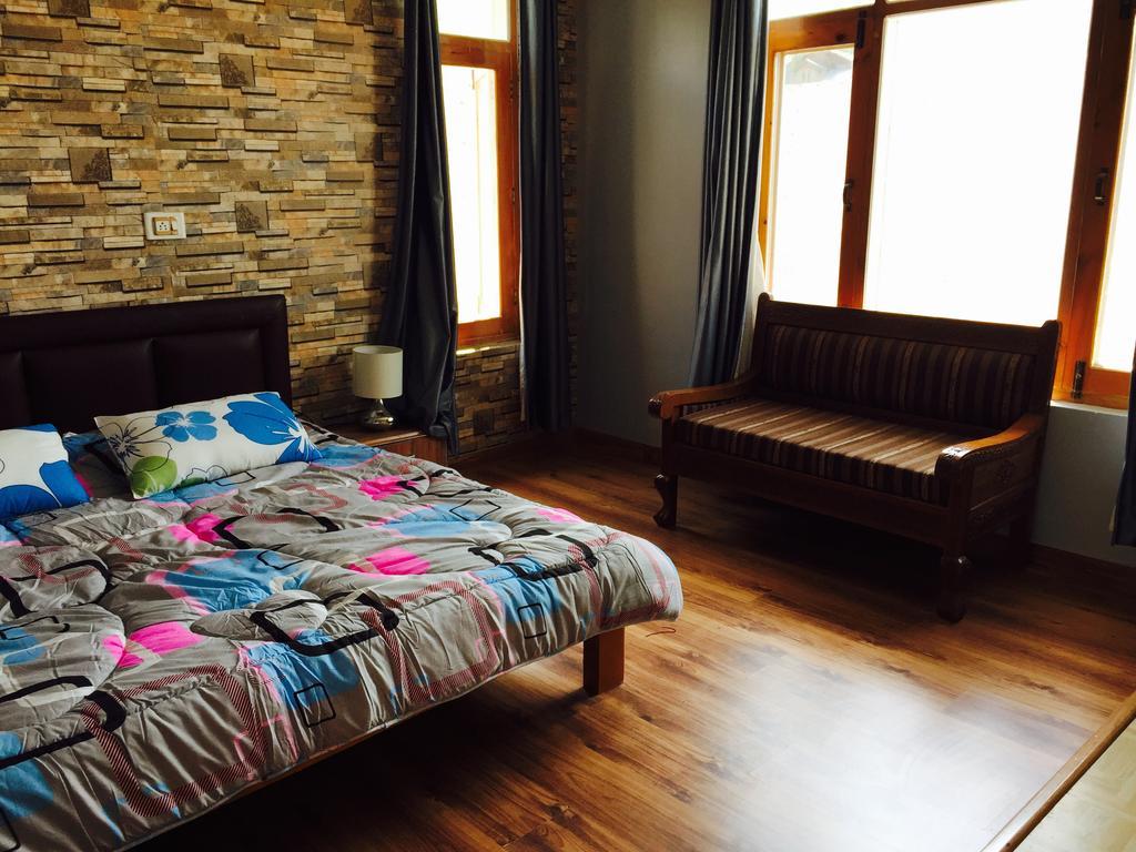 Shalimar Heights Hotel Srinagar  Exterior photo