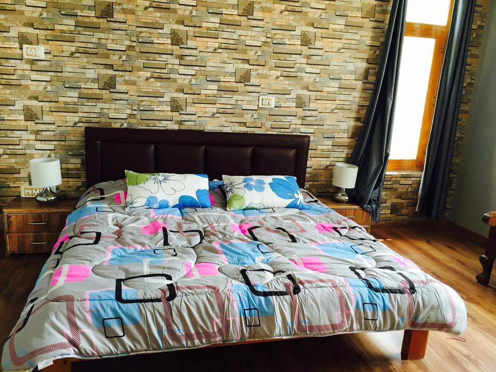 Shalimar Heights Hotel Srinagar  Exterior photo